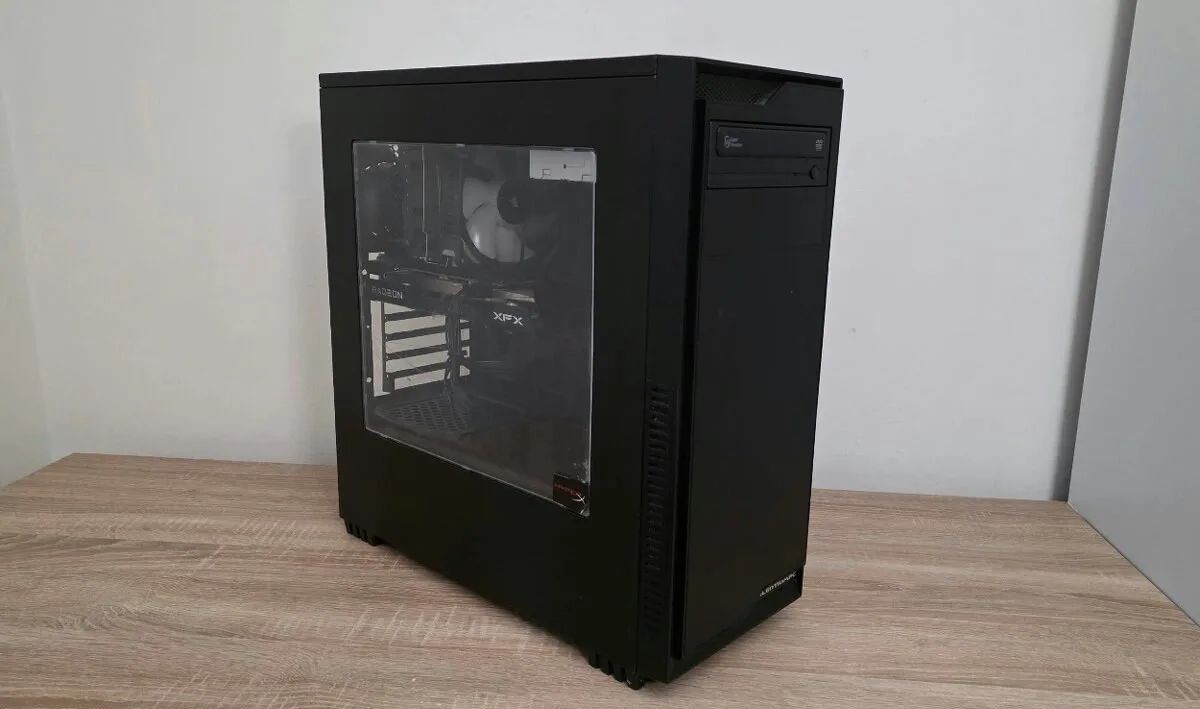 Herní PC (i5-8600K, RX 6600, 256 GB SSD + 2 TB HDD)