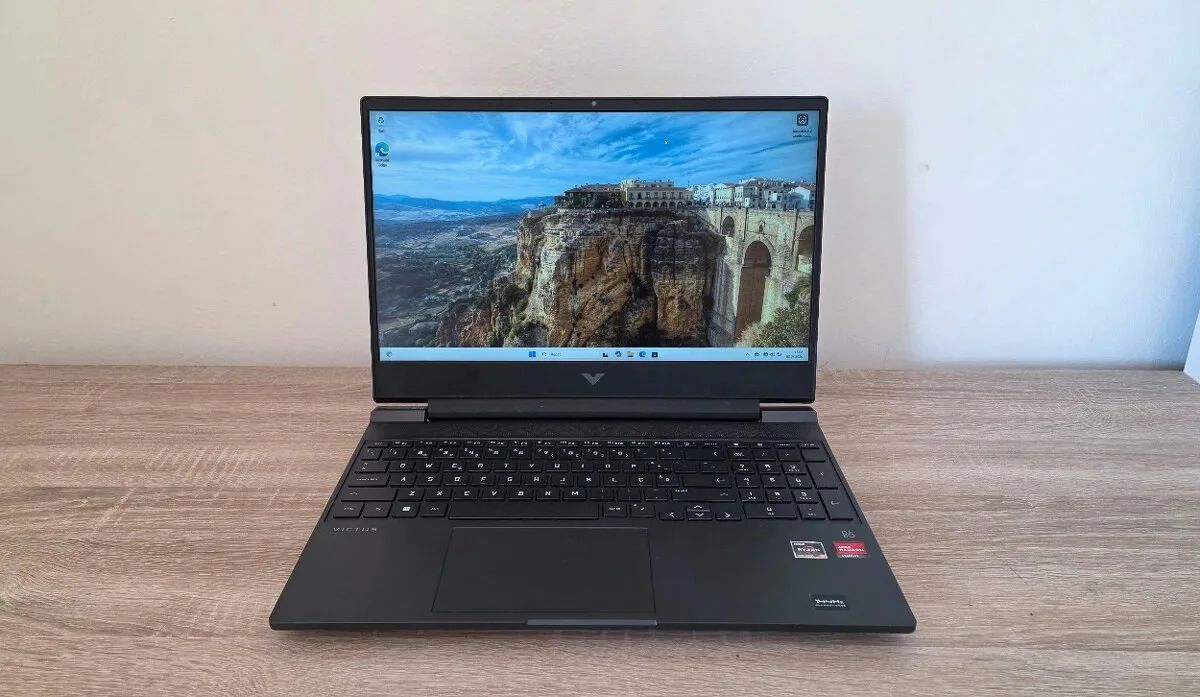 HP Victus 15 (Ryzen 5600H, 16 GB RAM, AMD RX 6500M)