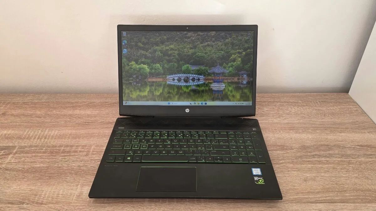 HP Pavilion Gaming 15 (i5-8300H, GTX 1050 Ti, 16/512 GB)