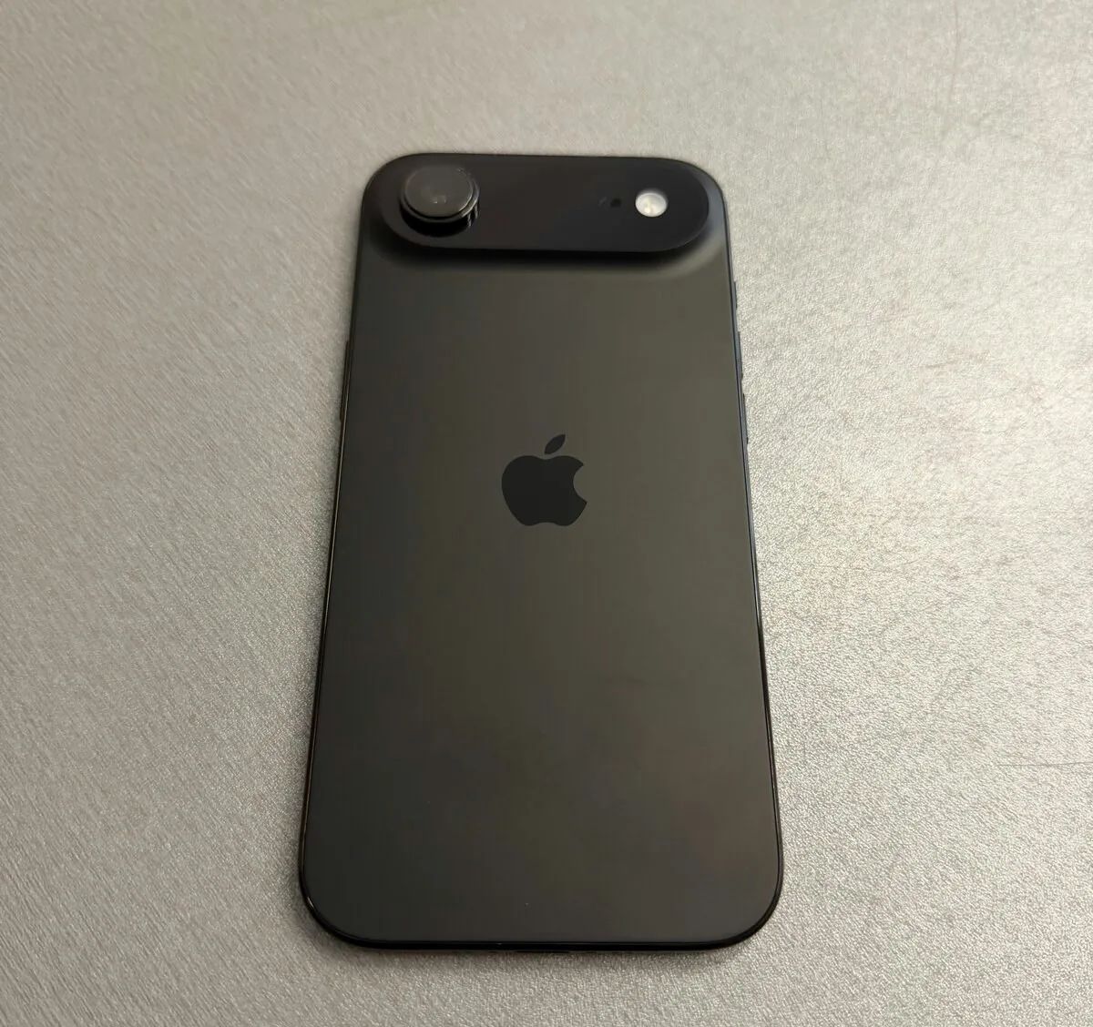 iPhone Air 256GB černý, zánovní, 2 roky záruka