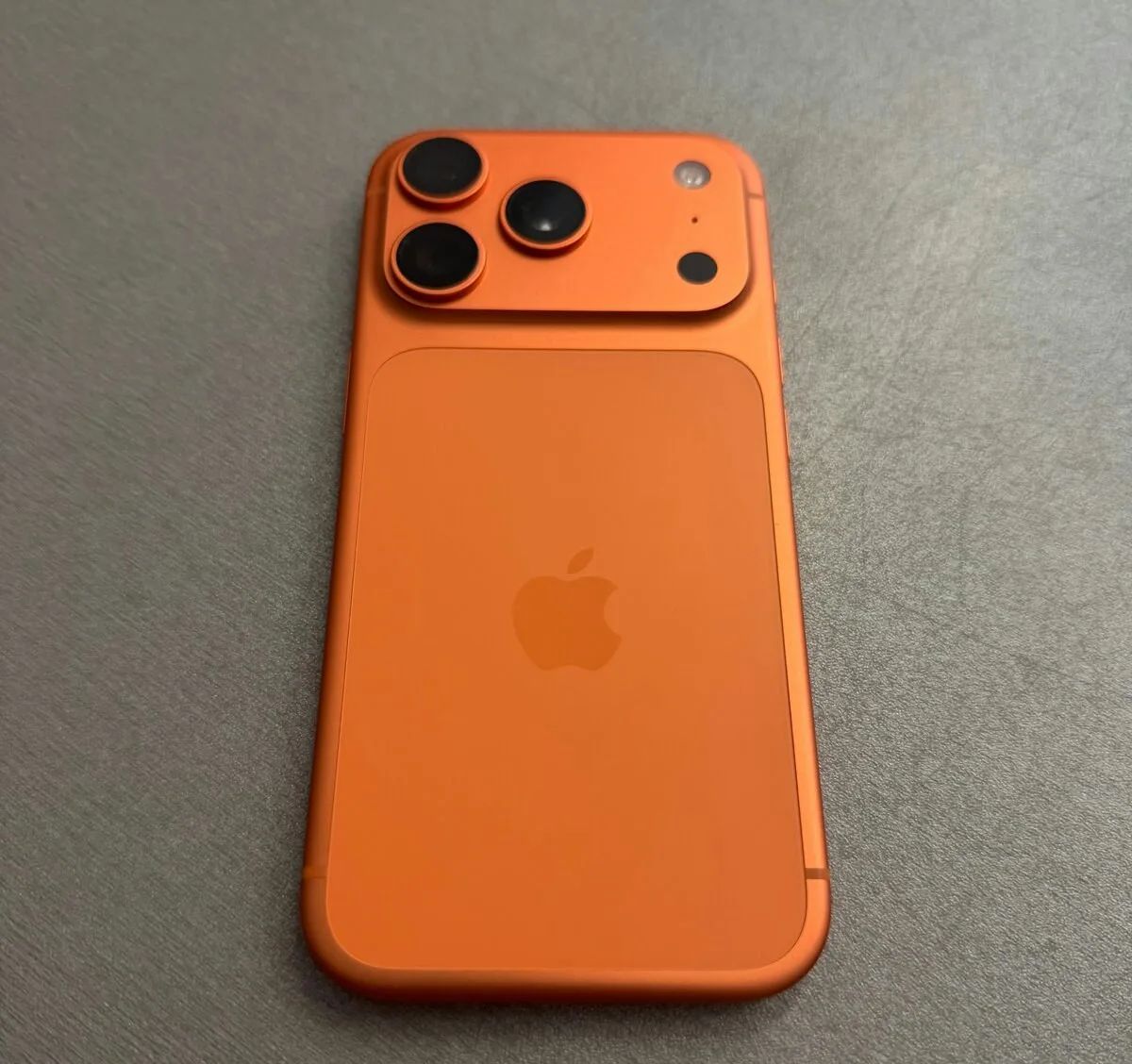 iPhone 17 Pro 256GB orange, jako nový, 2 roky záruka