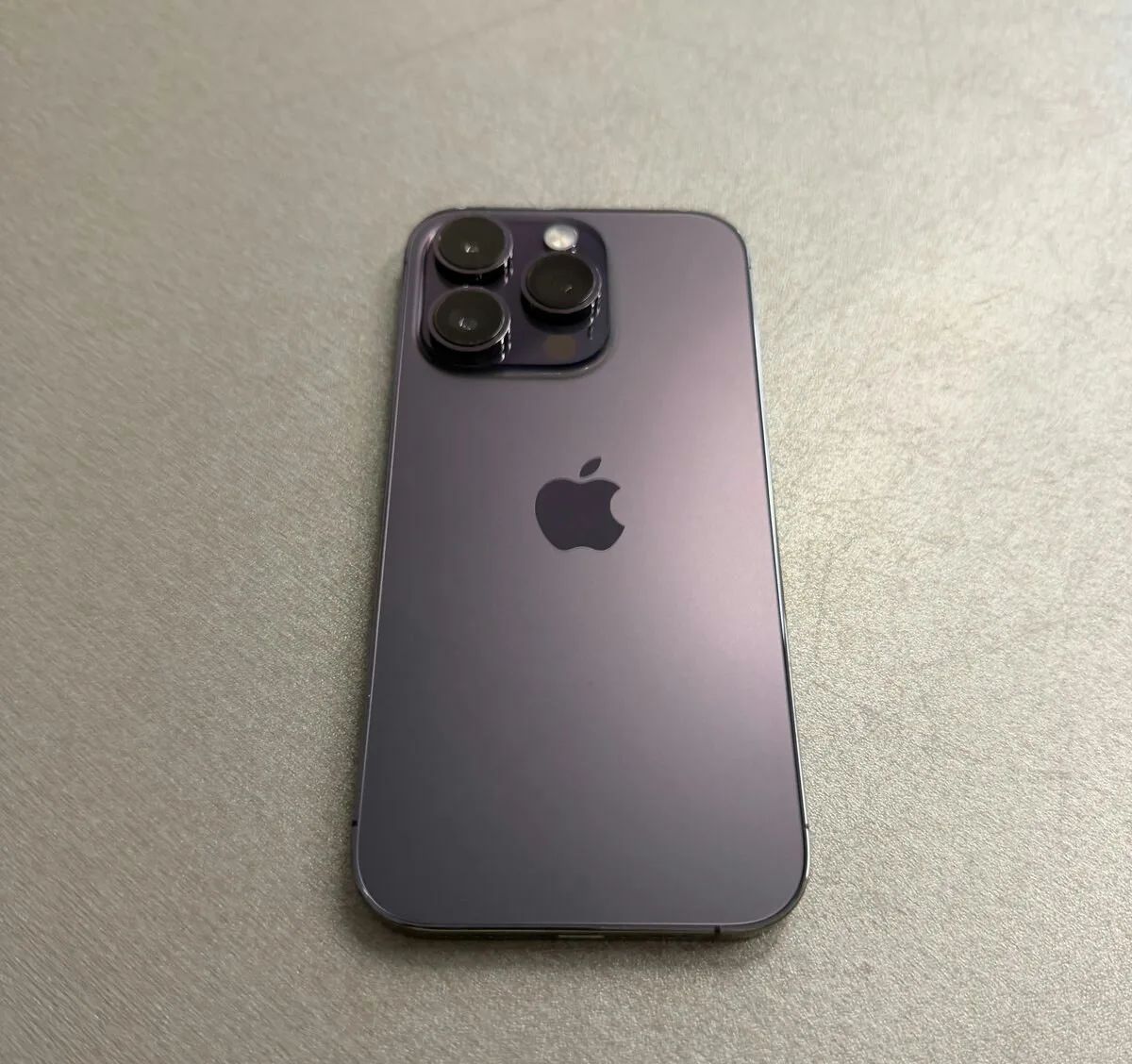 iPhone 14 Pro 128GB deep purple, pěkný stav, rok záruka