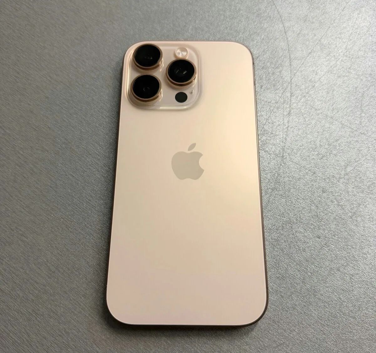 iPhone 16 Pro 128GB desert titan, jako nový, záruka