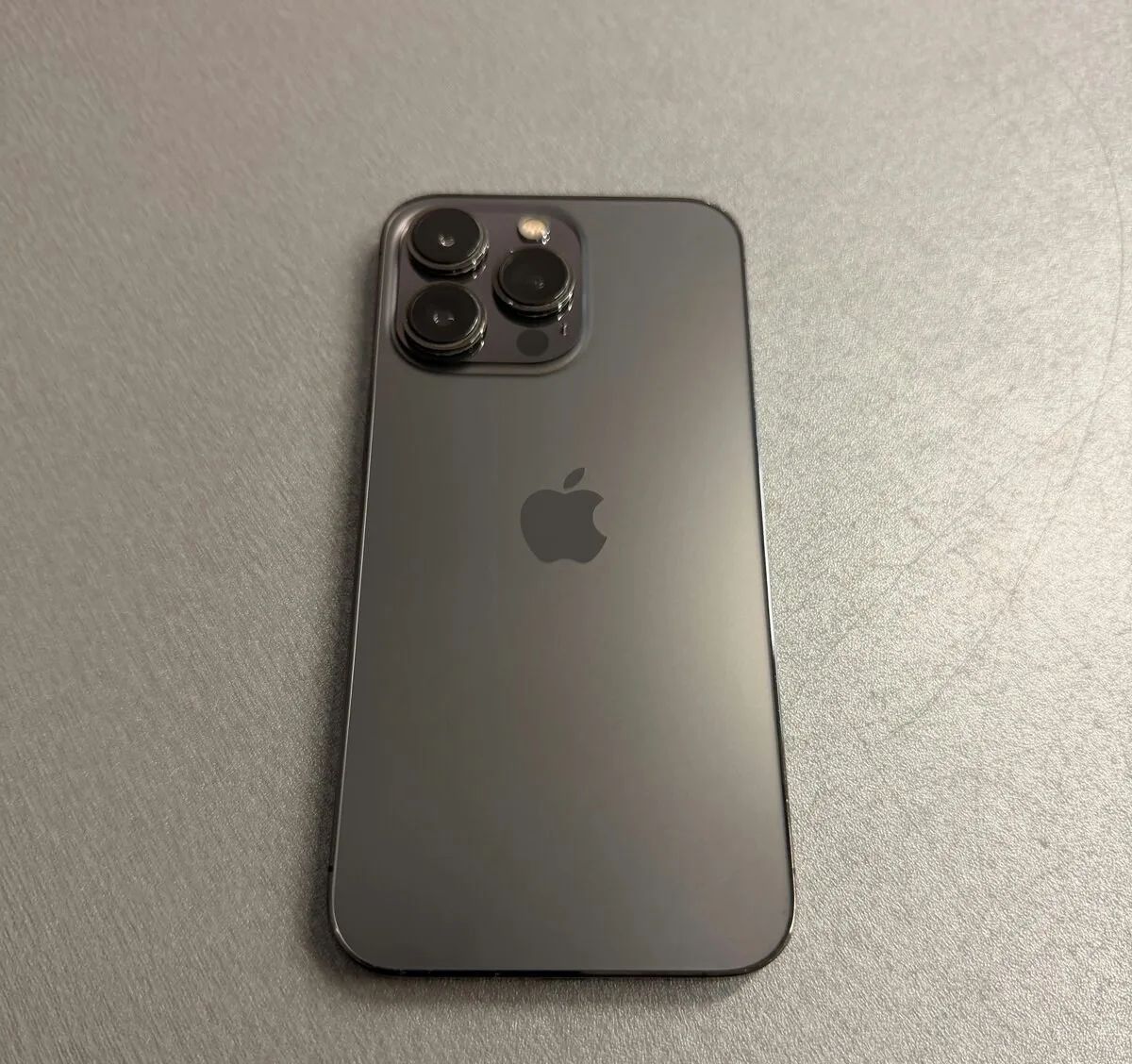 iPhone 13 Pro 256GB, 100% baterie, pěkný stav, rok záruka