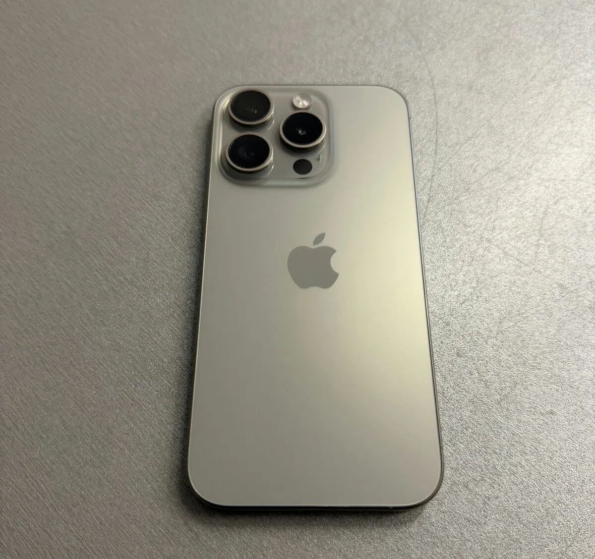 iPhone 15 Pro 256GB natural titan, 100% baterie, záruka