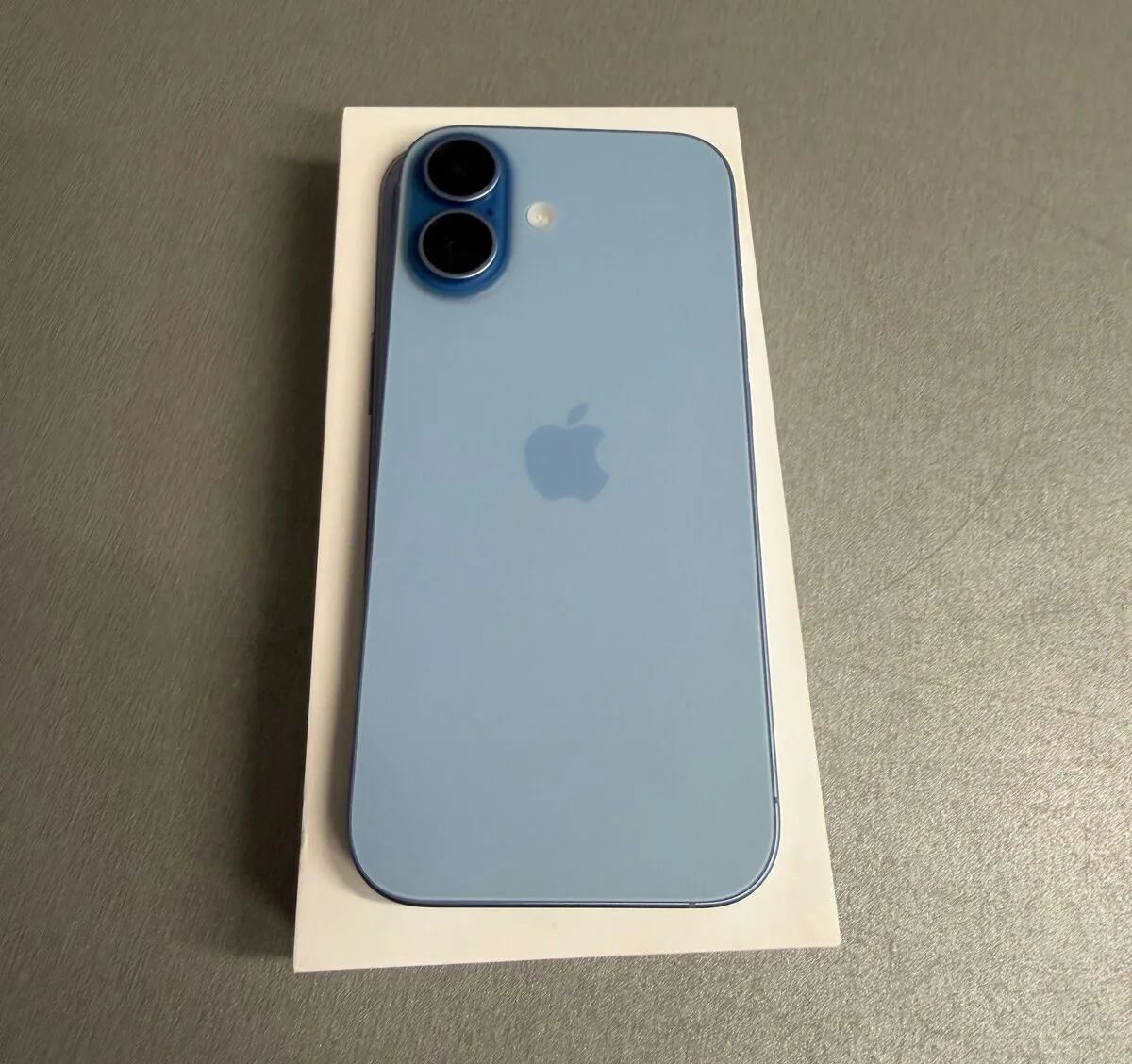 Nový iPhone 17 256GB modrý, pouze rozbalený, rok záruka