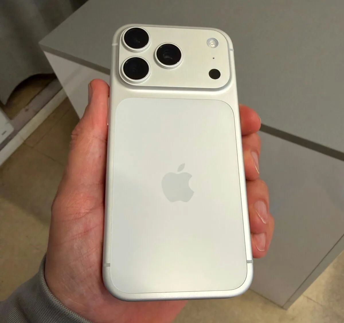 Zánovní iPhone 17 Pro 256GB, 12 měsíců záruka