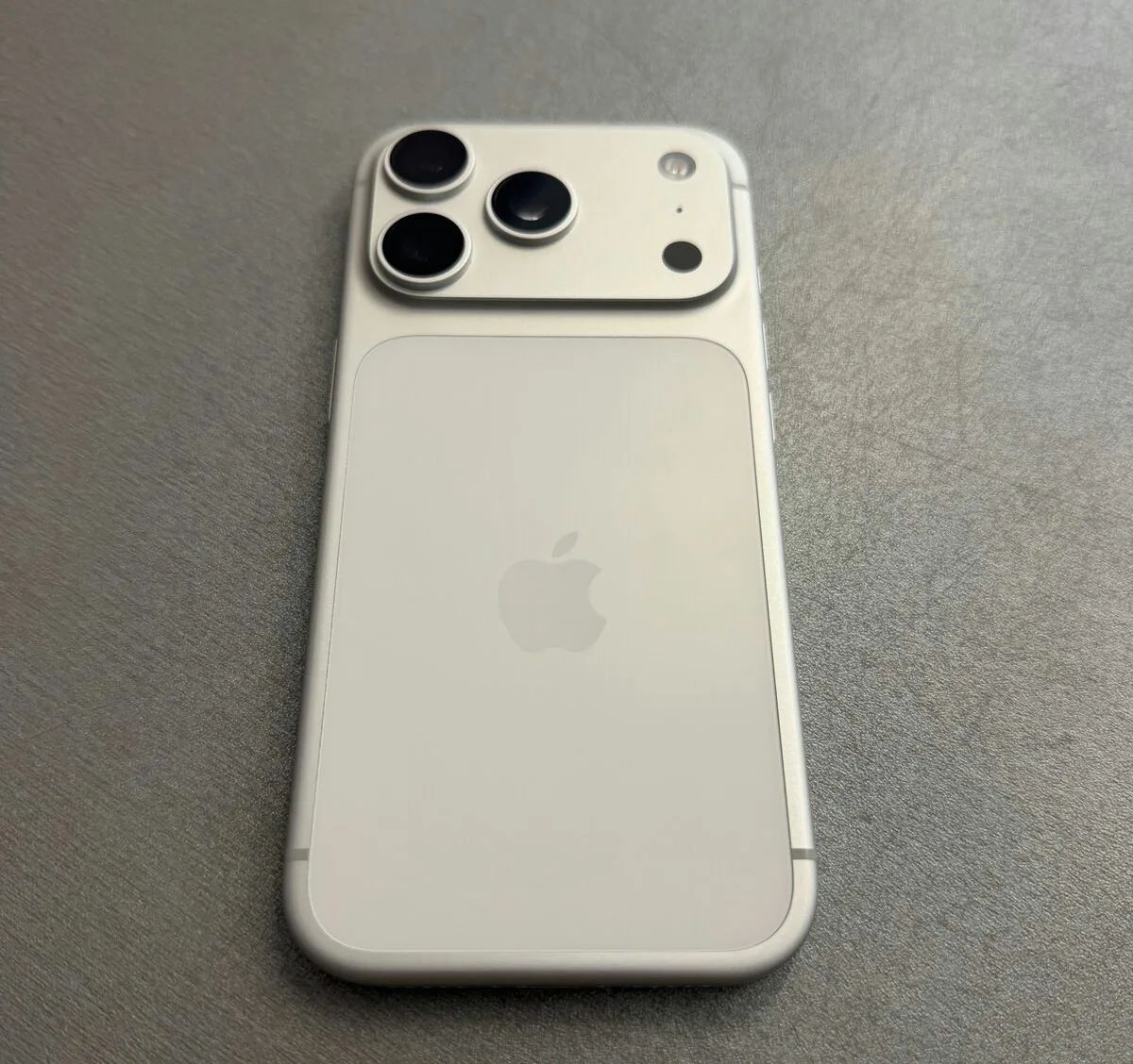 iPhone 17 Pro 256GB bílý, jako nový, 2 roky záruka