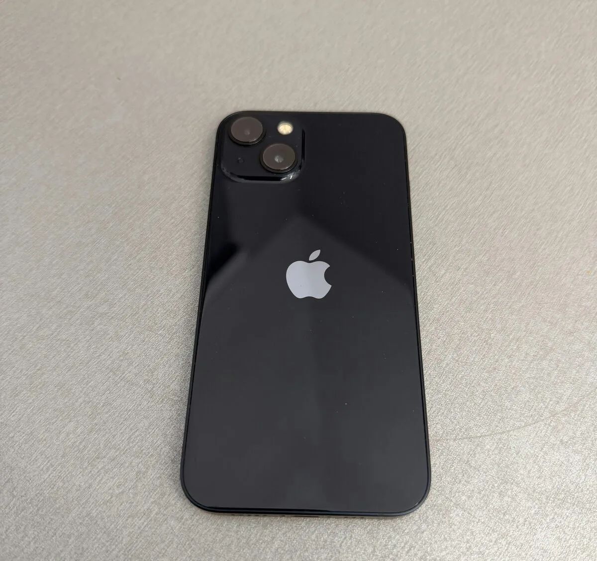 iPhone 13 128GB černý, pěkný stav, 12 měsíců záruka