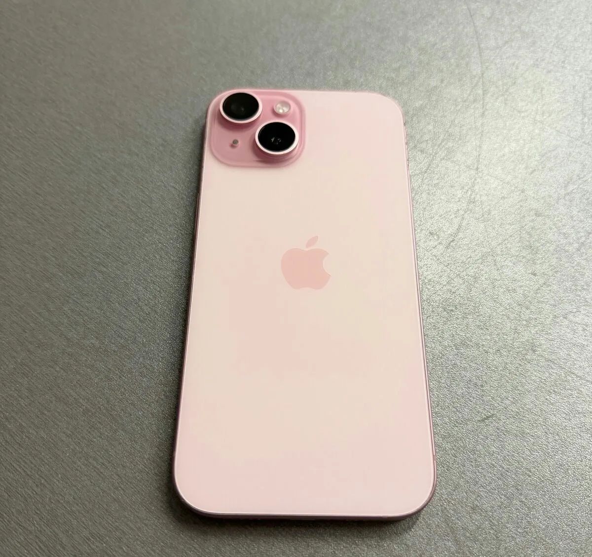 iPhone 15 128GB růžový, 100% baterie, 12 měsíců záruka