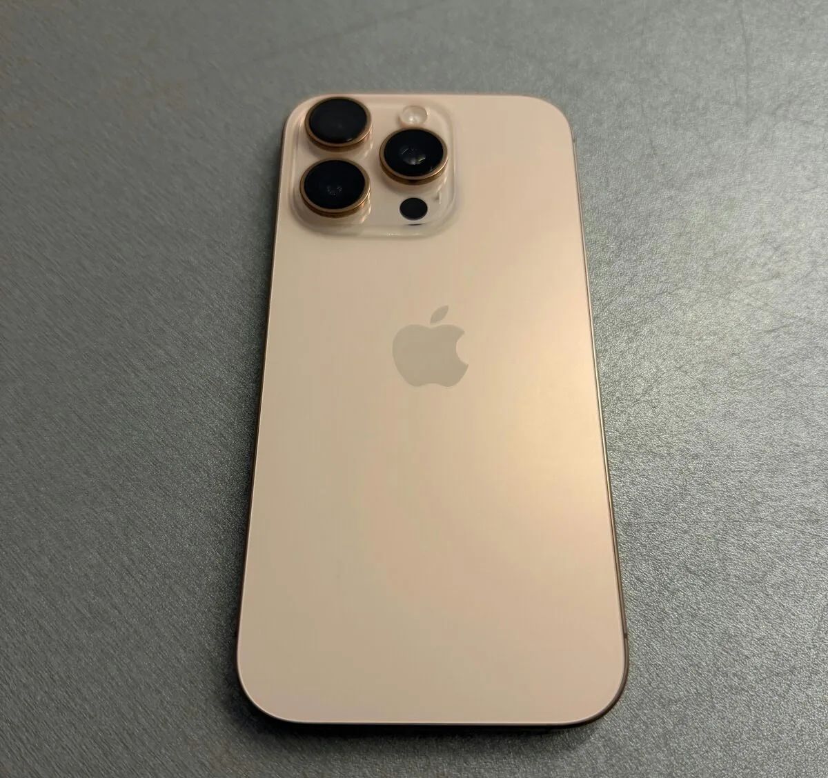iPhone 16 Pro 1TB deset titan, 12 měsíců záruka