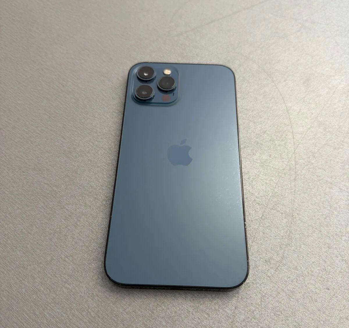iPhone 12 Pro Max 128GB modrý, pěkný stav, rok záruka