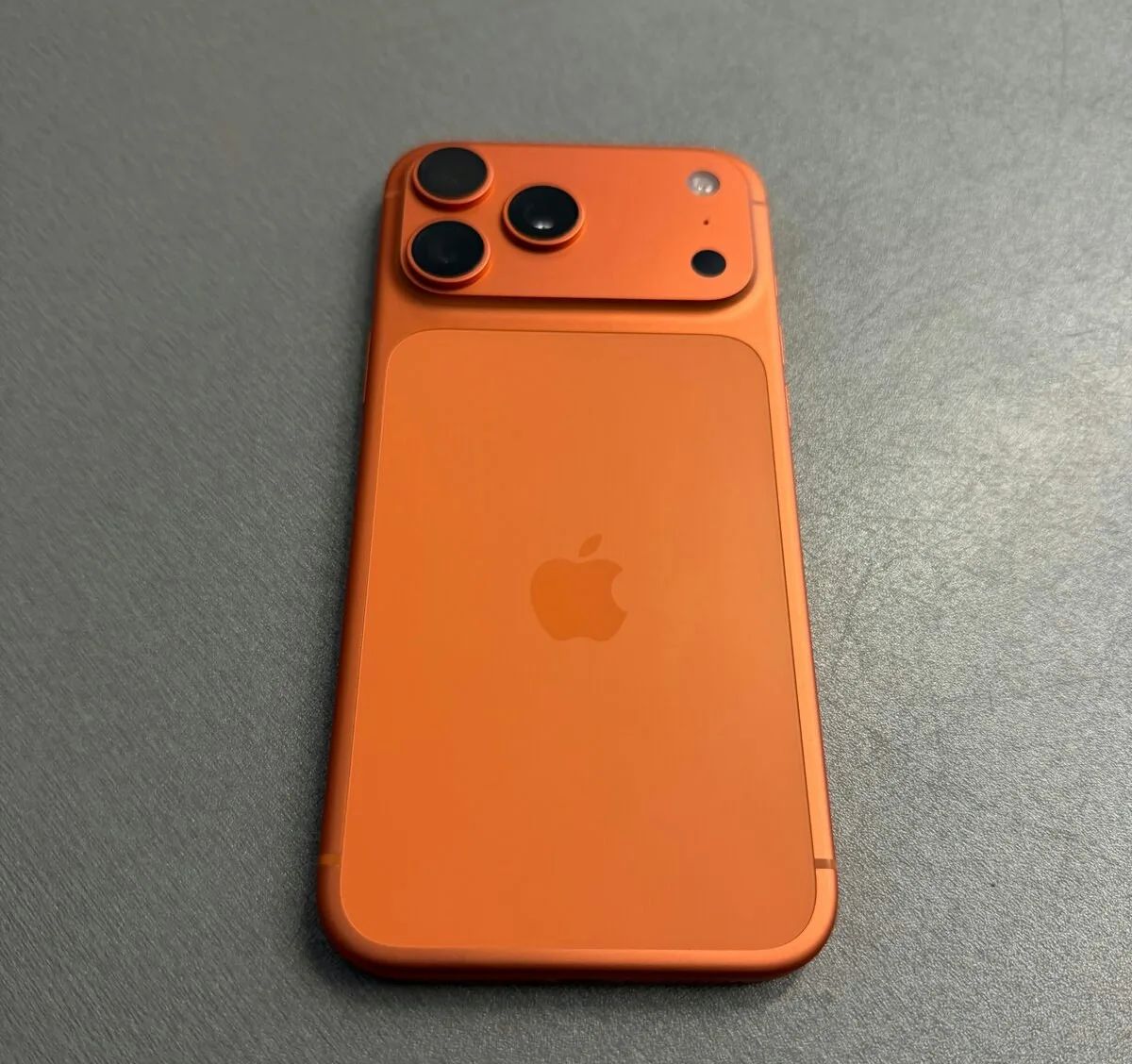 IPhone 17 Pro Max 256GB oranžový, jako nový, 2 roky záruka