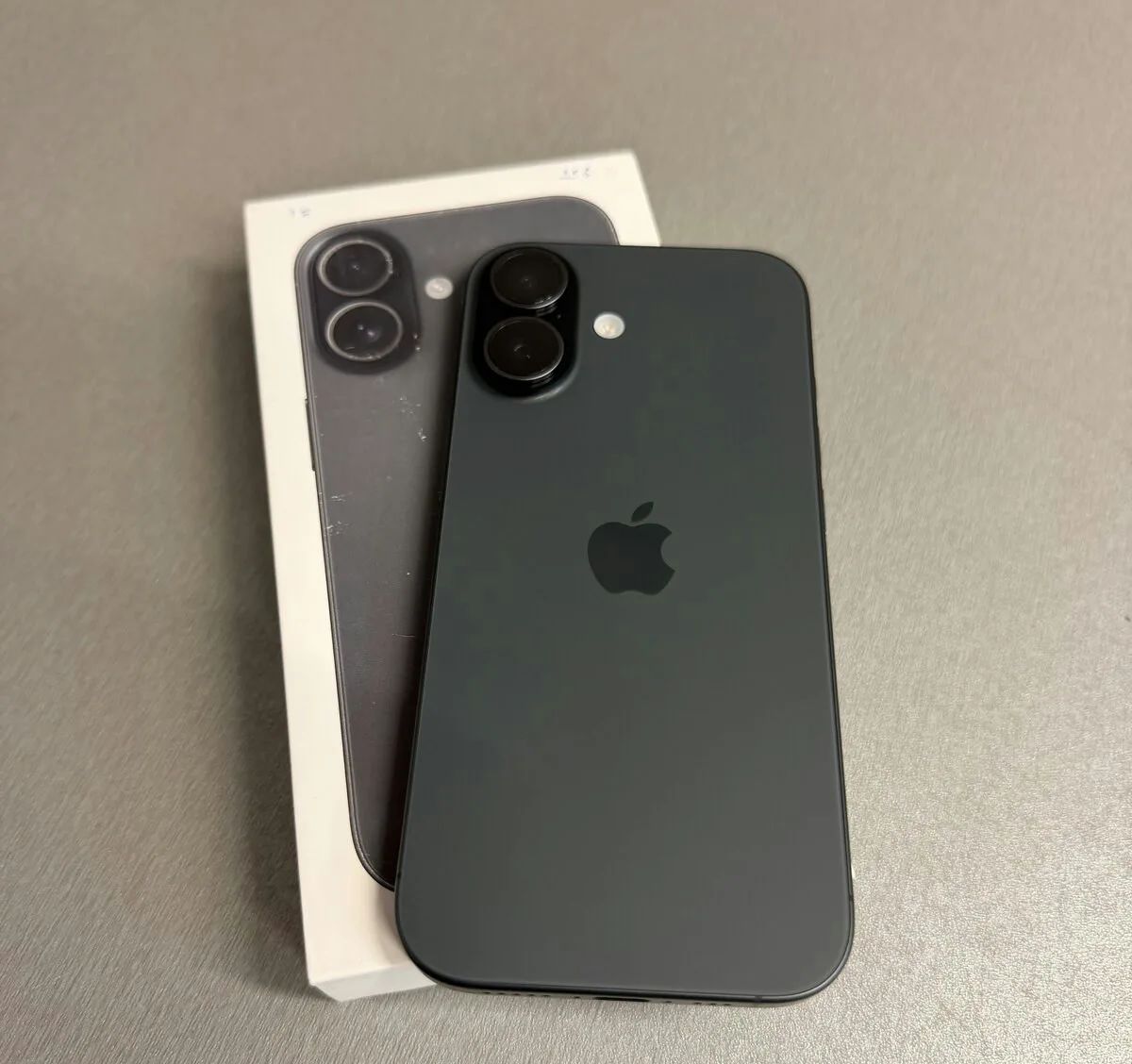 iPhone 17 256GB černý, pouze rozbalený, rok záruka