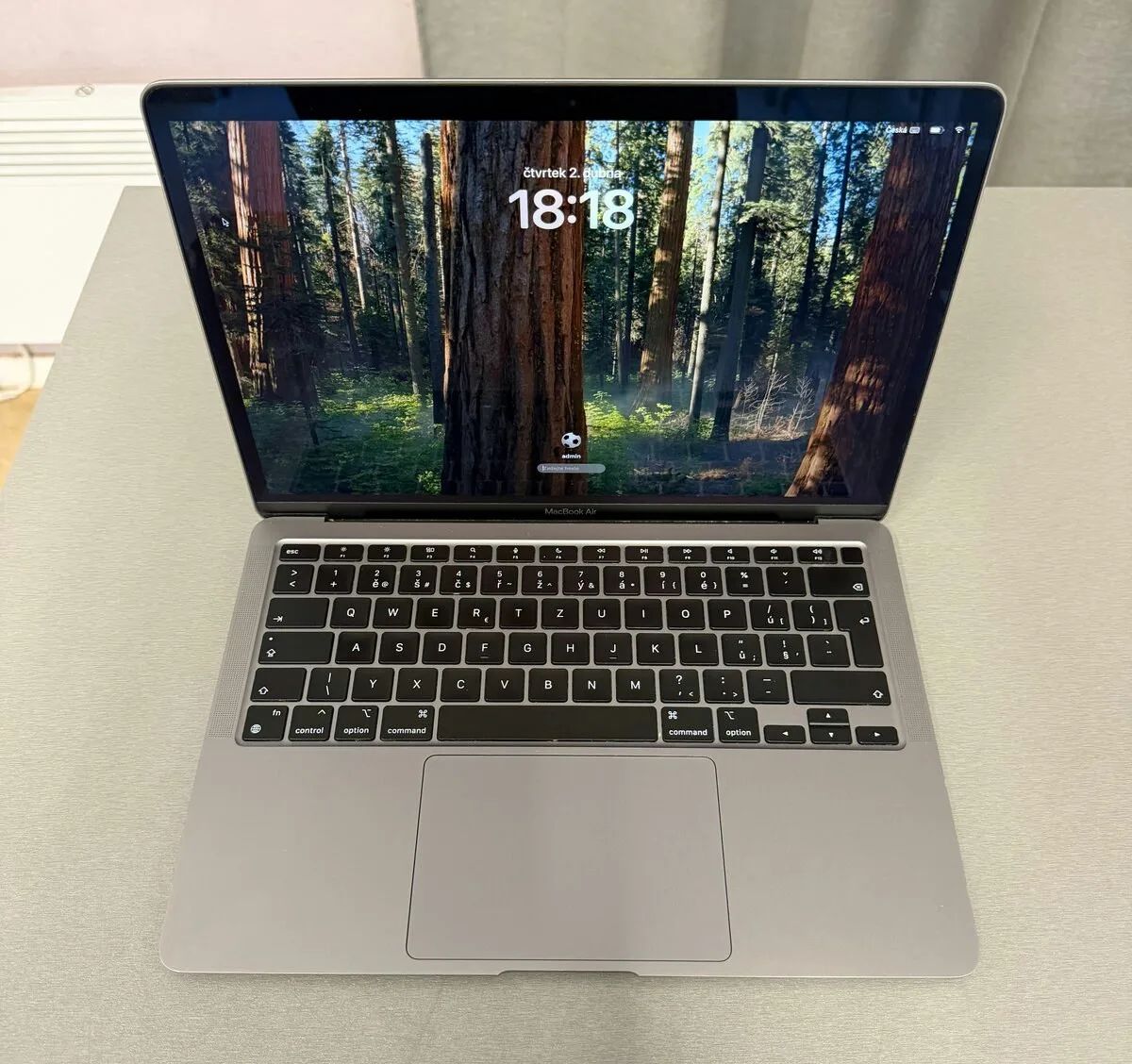 MacBook Air M1 (2020) 16GB / 256GB / rok záruka