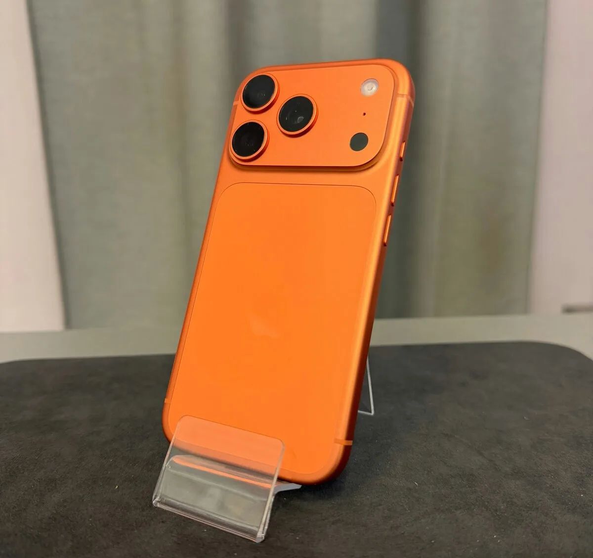 iPhone 17 Pro 256GB orange, jako nový, 12 měsíců záruka