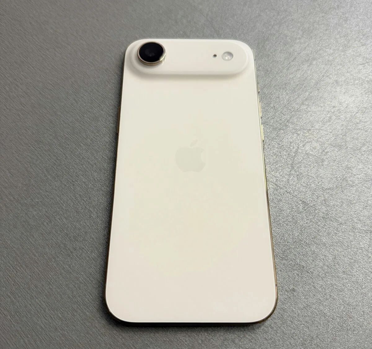 iPhone Air 256GB zlatý, zánovní, 2 roky záruka