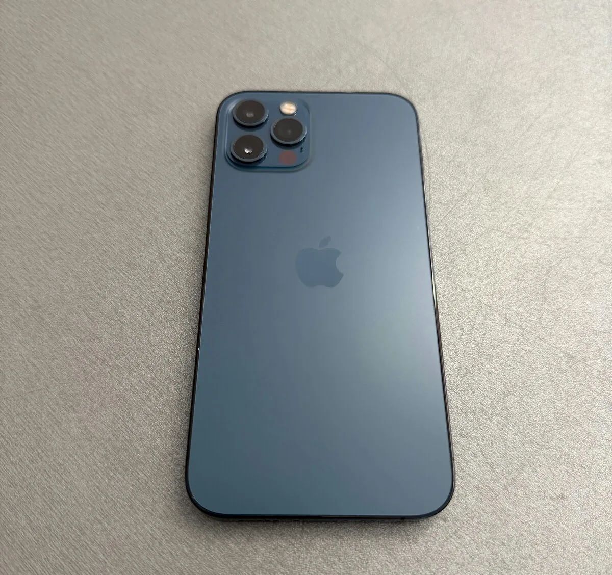 iPhone 12 Pro 128GB modrý, jako nový bez škrábance