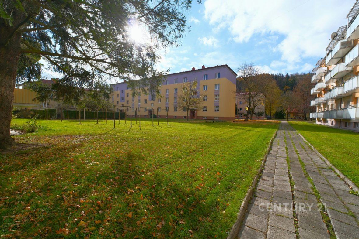 Pronájem bytu 2+kk (56m2) s balkonem - Vsetín, Benátky
