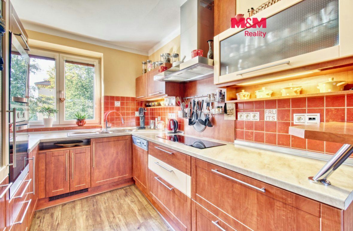 Prodej bytu 3+1, 89 m², OV, Ostrov, ul. Luční