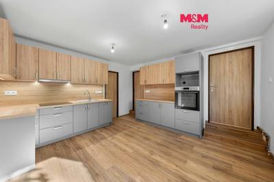 Prodej rodinného domu, 400 m², Blšany u Loun