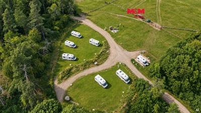 Pronájem stání pro karavan se zahrádkou 100 m², Planá