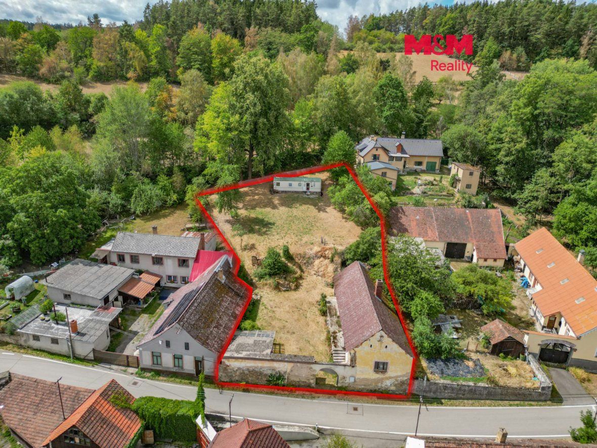 Prodej pozemku k bydlení, 1676 m², Strašice, Skůdra