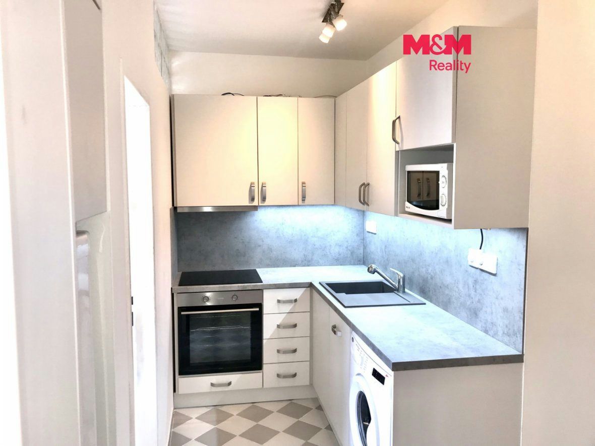 Pronájem bytu 2+kk, 35 m², Praha, ul. Mirotická