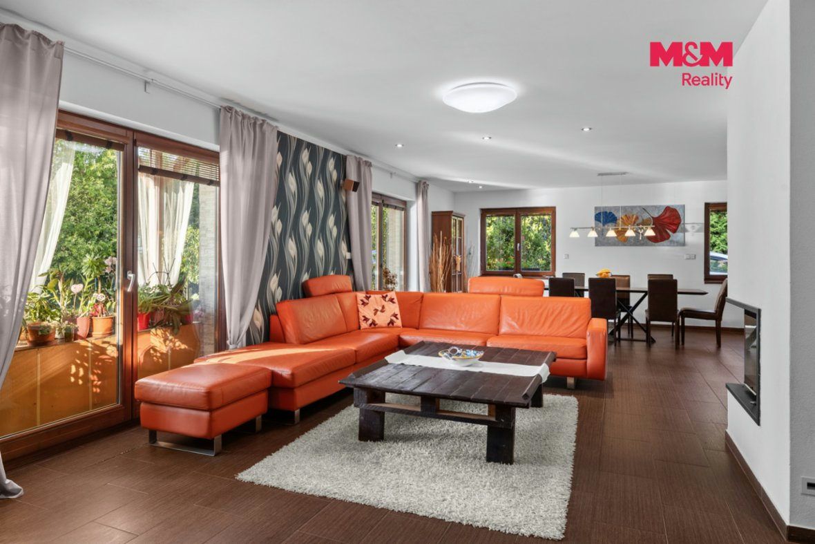 Prodej rodinného domu, 305 m², Hradečno