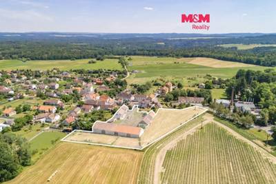 Prodej komerčního pozemku, 16101 m², Vráž