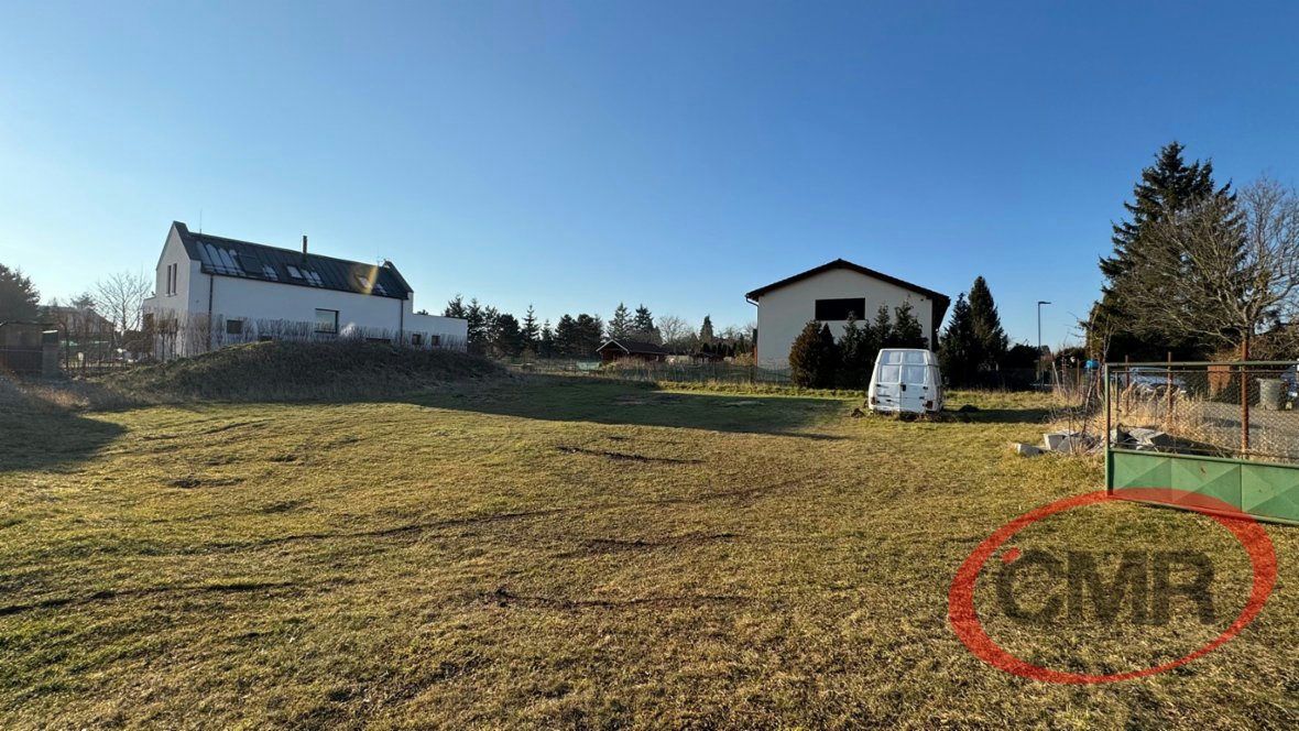 Pěkný, prostorný stavební pozemek 1096 m2,
