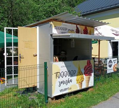 Prodejní stánek na zmrzlinu / občerstven