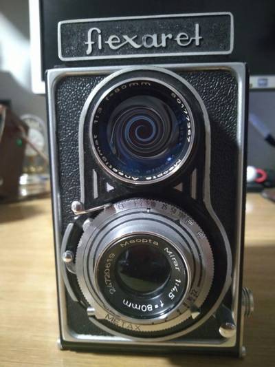 Prodám fotoaparát,zrcadlovku Flexaret II