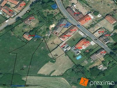 Prodej 1/2 pozemků 942 m2