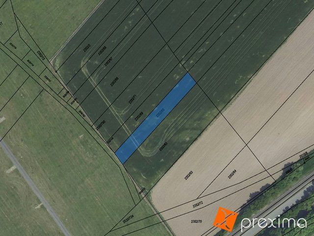 Prodej 1/2 pozemku 305 m2