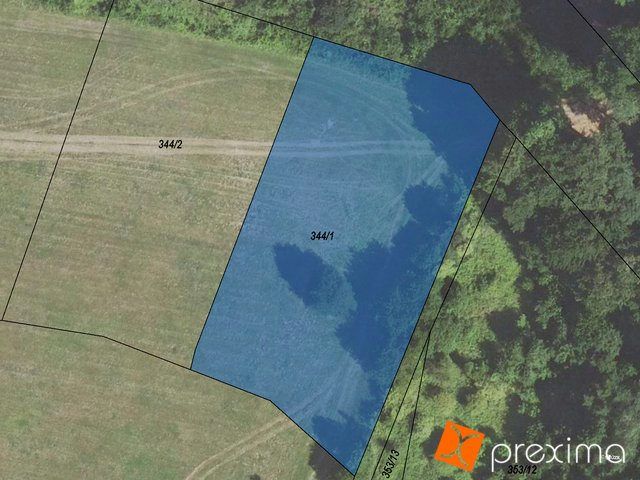Prodej 4/9 pozemku 1326 m2