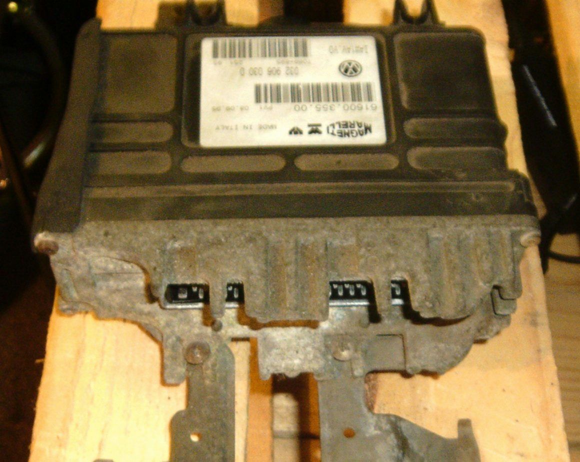 Řídící jednotka motoru VW Polo 6N1/6N2