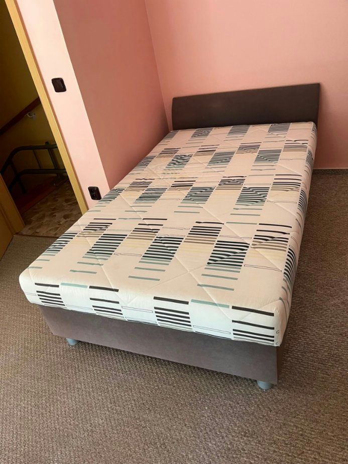 Jednolůžková postel s úložným prostorem