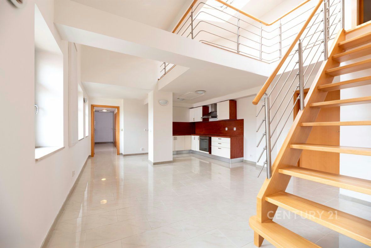 Byt 4+kk, 97 m², Sokolovská - Karlín, s bonusem 38 m², cena k jednání