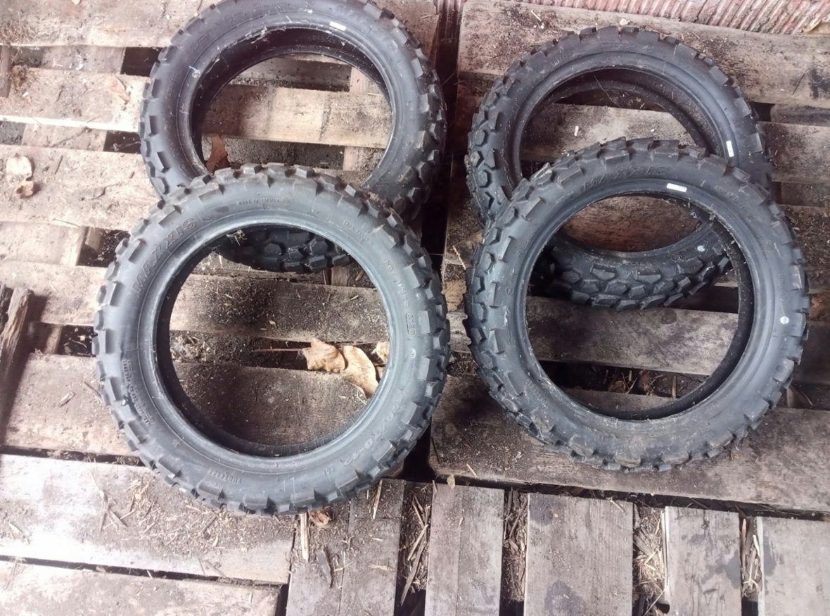 Prodám 4 kola ke čtyřkolce Maxxis