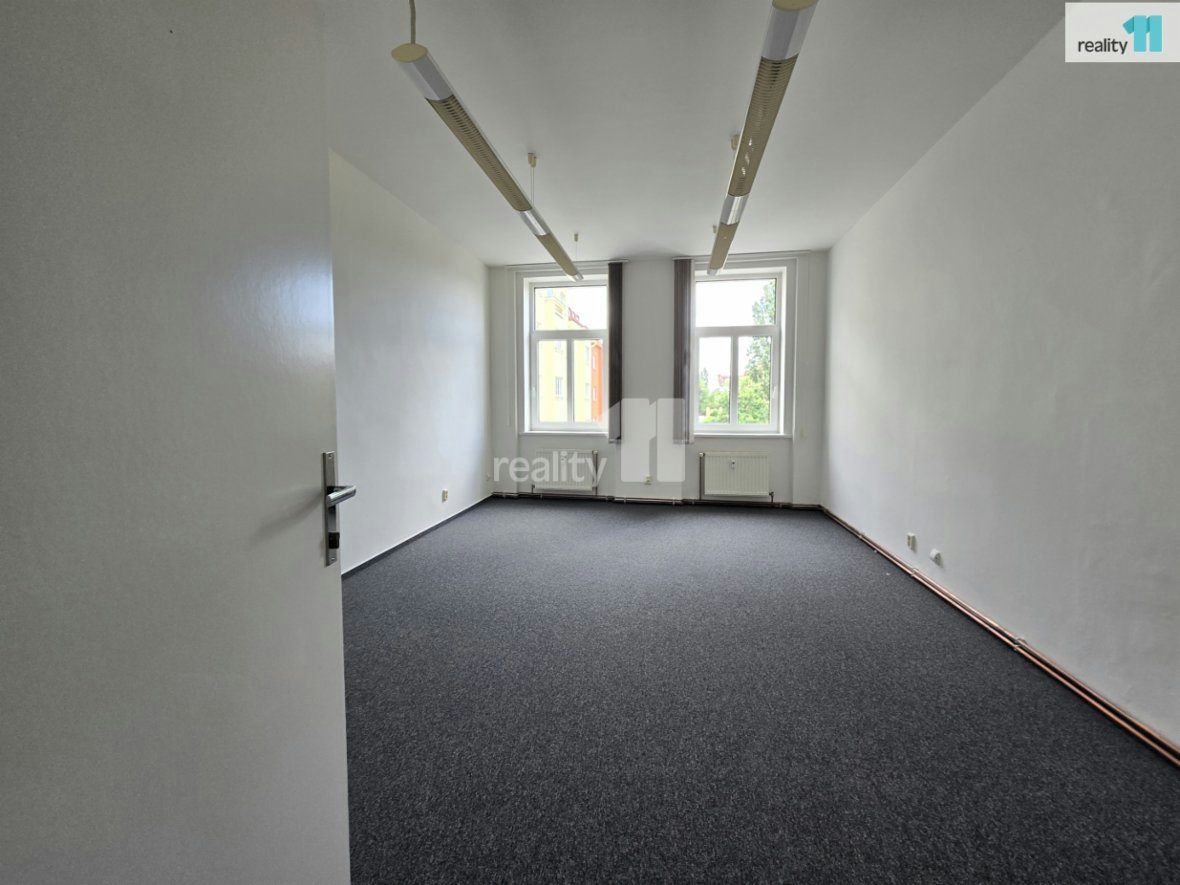 Pronájem kanceláří 75m2, Pankrác, P