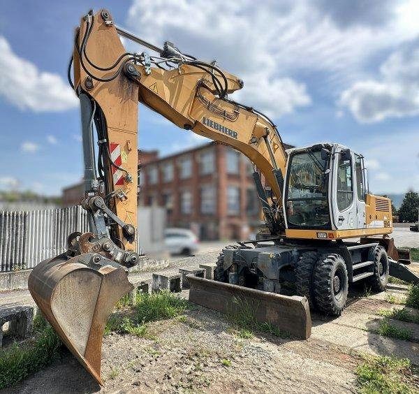 Liebherr A914 bagr offset+nohy 23t, 120, r.v. 2013