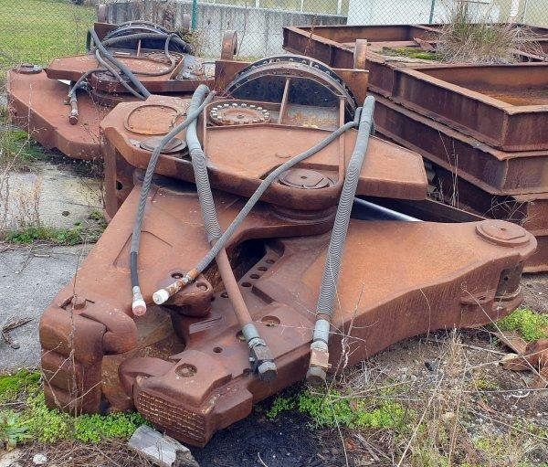 Caterpillar MP40 roto 3.6t kleště nůžky 2x, r.v.