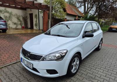 Kia Ceed 1.4 CVVT, 2011 – 1. majitel, koupeno v ČR, nájezd 1