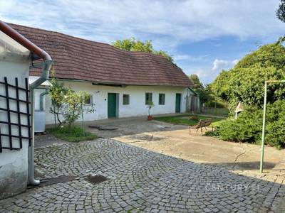 Vesnický rodinný dům s velkou zahradou a stodolou - Pornice