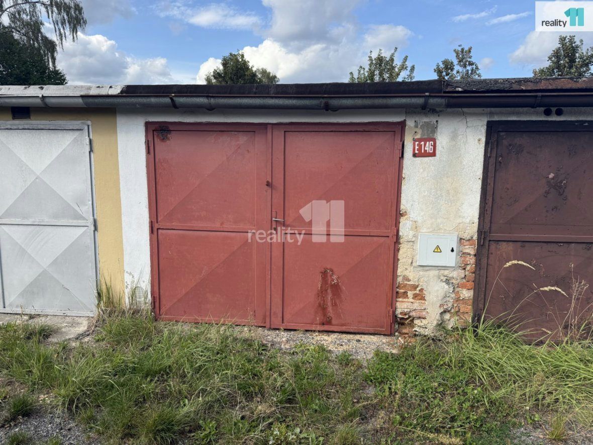 Prodej garáže 18m2, Na Závodí, Hump