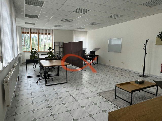 Pronájem komerčních prostor v centru Rožnova pod
