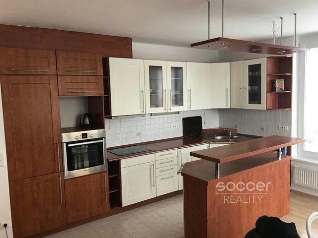 Pronájem bytu 2+kk a lodžie, 63 m2, ulice
