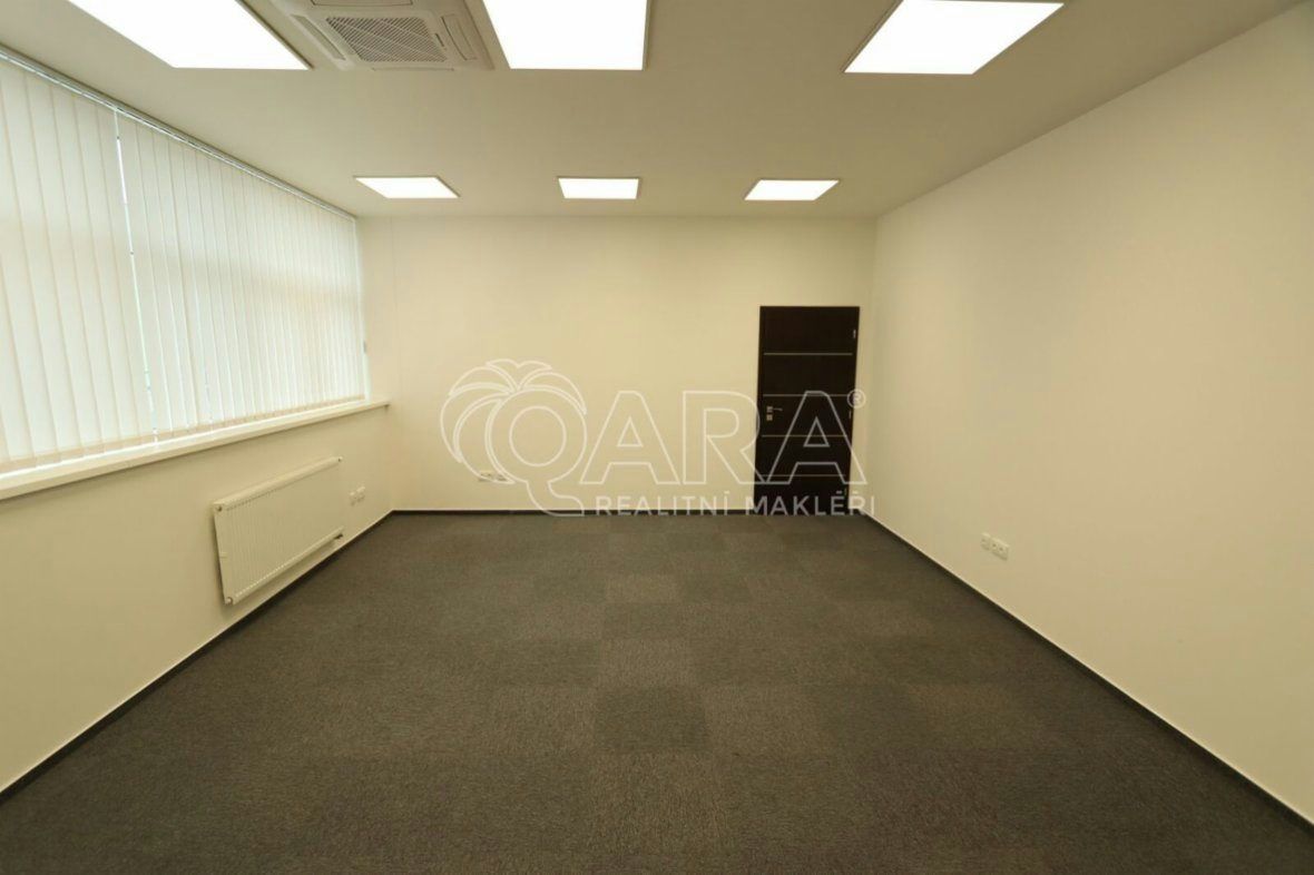 Pronájem vzdušné a klimatizované kanceláře (30 m2) na Velké Ohradě