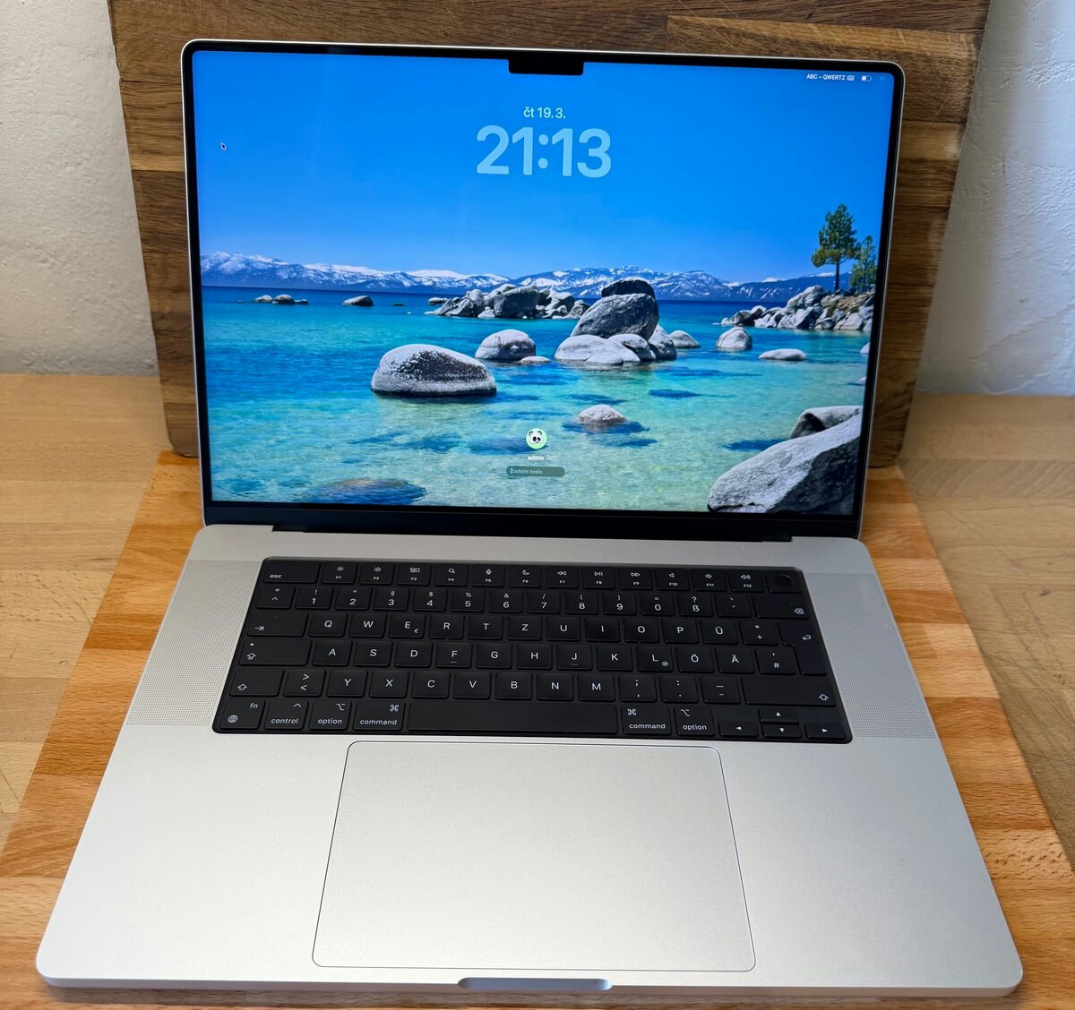 MacBook Pro M1 (12 měsíců záruka)